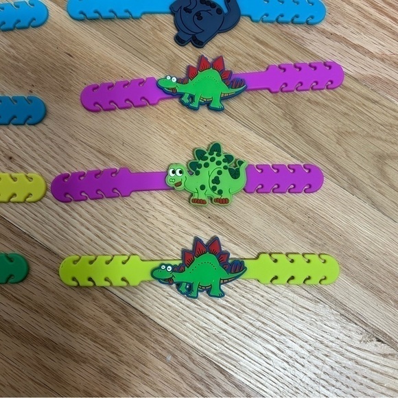 Dinosaur Ear Saver Bundle Kids Face Mask Holder Silicone Reusable Colorful NEW - Picture 5 of 5